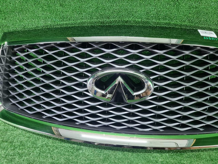 Решетка радиатора Infiniti QX80 (2017-2020)