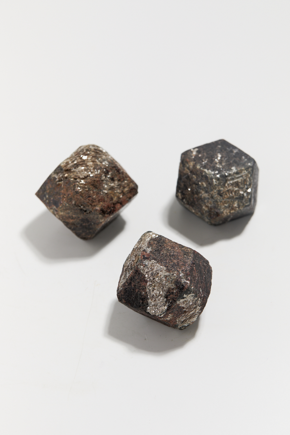 Альмандин (гранат) кристалл S