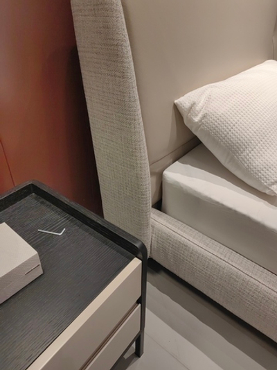 Двуспальная кровать на ножках Eosonno