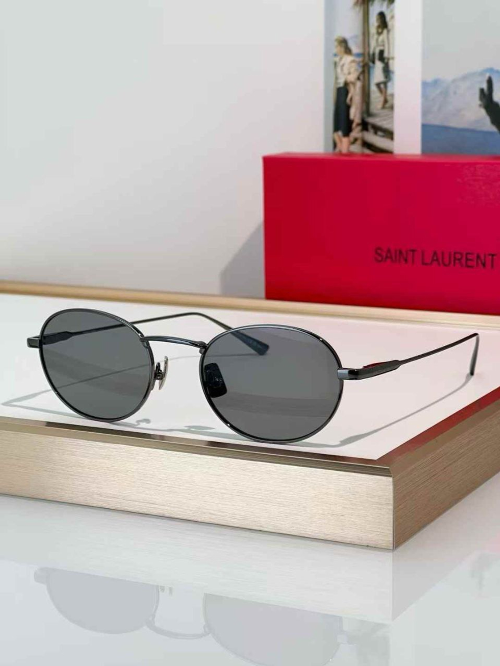 Солнцезащитные очки Yves Saint Laurent