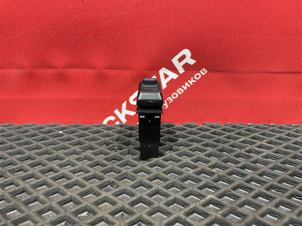 Кнопка переключения топливных баков