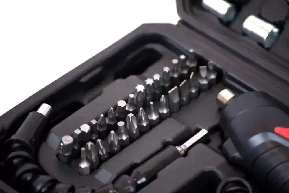 Аккумуляторная отвертка-шуруповерт Majesta MT-115SD3 Y-50, 47 предметов