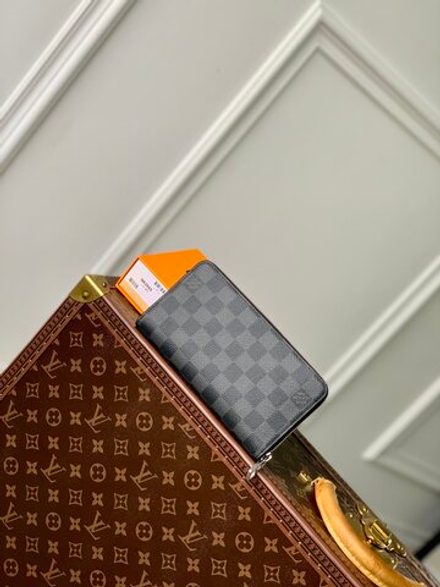 Louis Vuitton Zippy Wallet