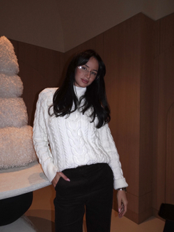 Свитер с косами