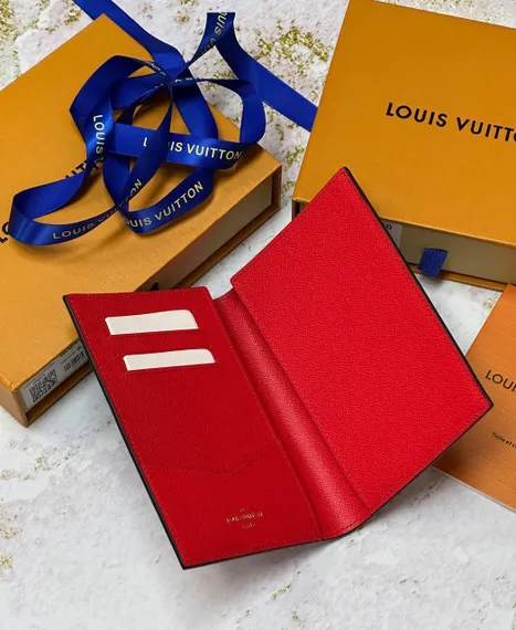 Обложка для паспорта Louis Vuitton Vivienne Holidays