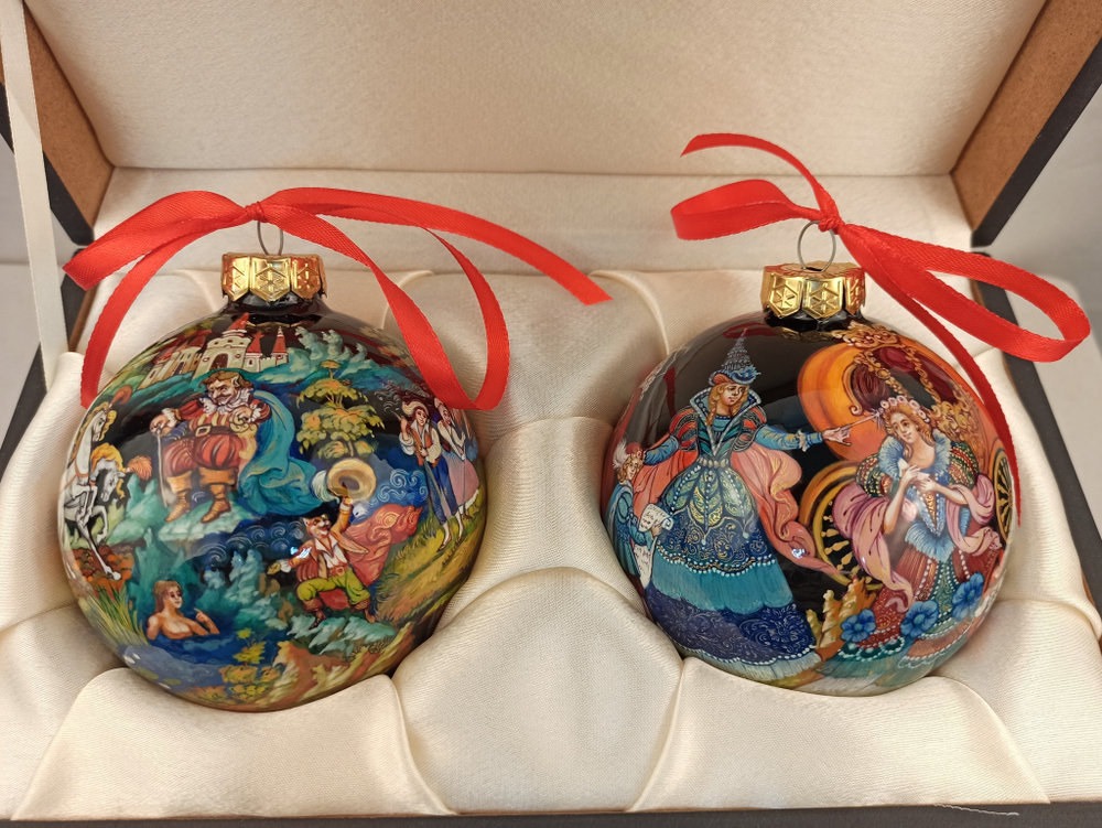 Набор новогодних шаров с полной росписью "Кот в сапогах" и "Золушка"