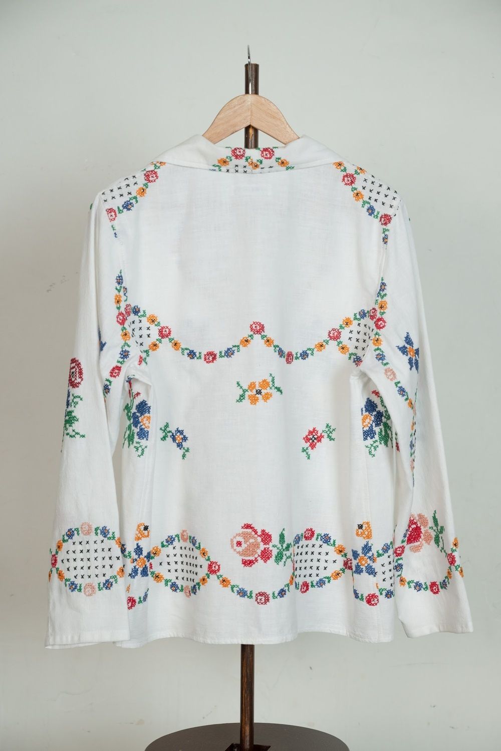 Рубашка Soeurs Украшенная Повторяющимся Цветочным Узором / Repeating Flowers Pattern Long Sleeve белая