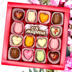 Шоколадный набор "С 8 марта. Тюльпаны": шоколадка-надпись и 14 конфеты ручной работы