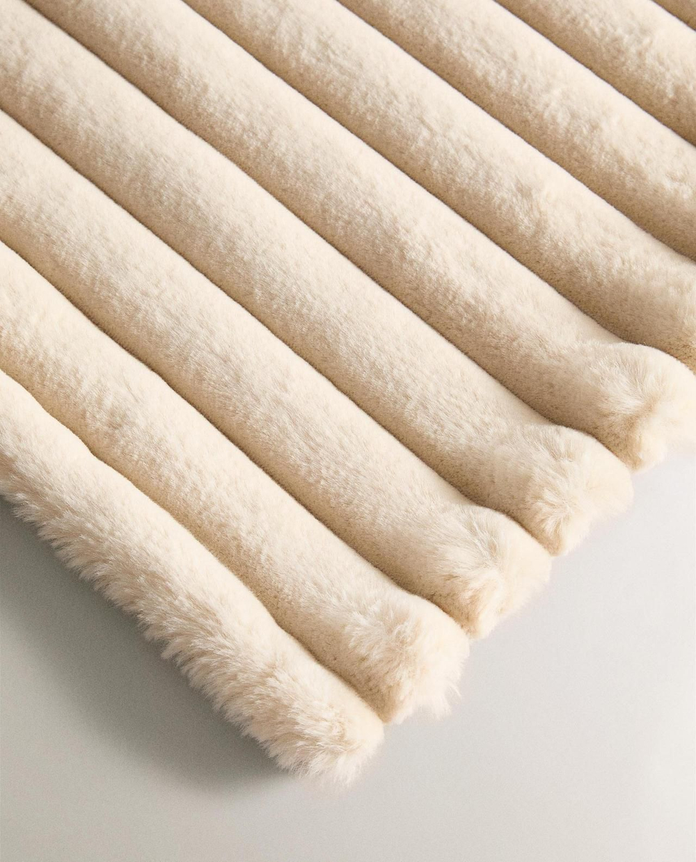 Zara Home - Плед из меха с текстурой, бежевый, 140x190 см