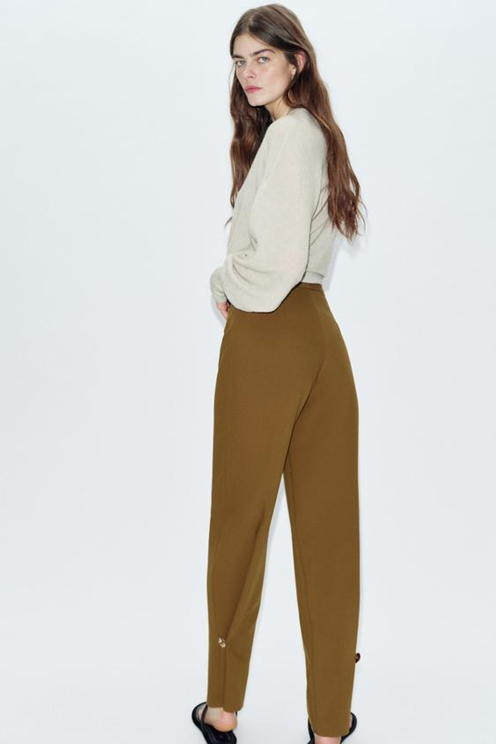 ZARA БРЮКИ С РЕГУЛИРУЕМЫМИ МАНЖЕТАМИ, ЦВЕТ ОЛИВКОВОГО МАСЛА