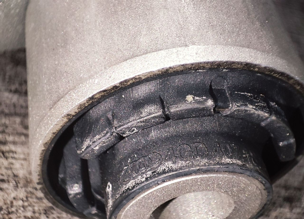 Сайлентблок перед нижнего поперечного рыч A6 C7