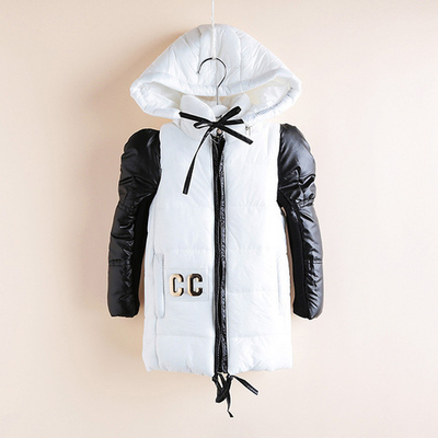 Куртка на молнии с капюшоном и металлическими буквами "CC"