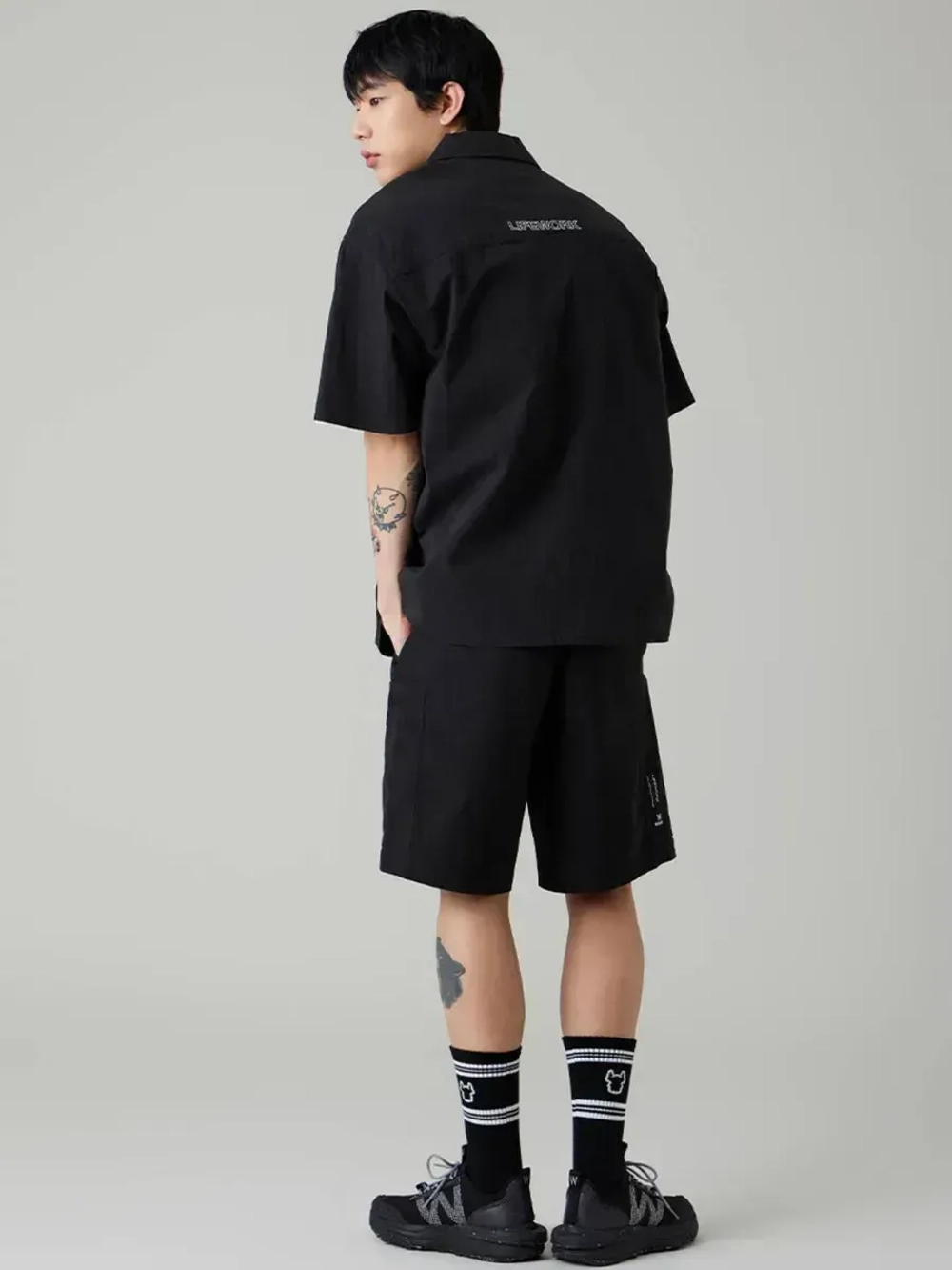 Рубашка с короткими рукавами и 2 карманами с логотипом