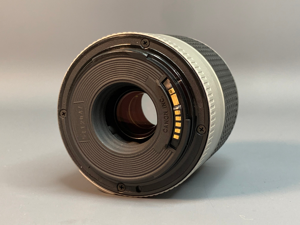 Canon EOS 300 Kit 28-90mm f 4-5.6
