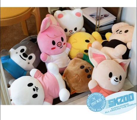 Коллекционная плюшевая игрушка SKZOO PLUSH HUG ME Ver. - SKZOO Everywhere All Around The World