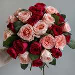 77. Яркий букет роз Darcey и Princess Hitomi