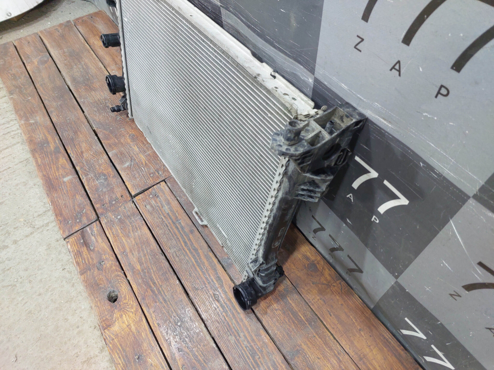 Радиатор двигателя Mercedes E (W212) C (W204) Б/У Оригинал A0995002703