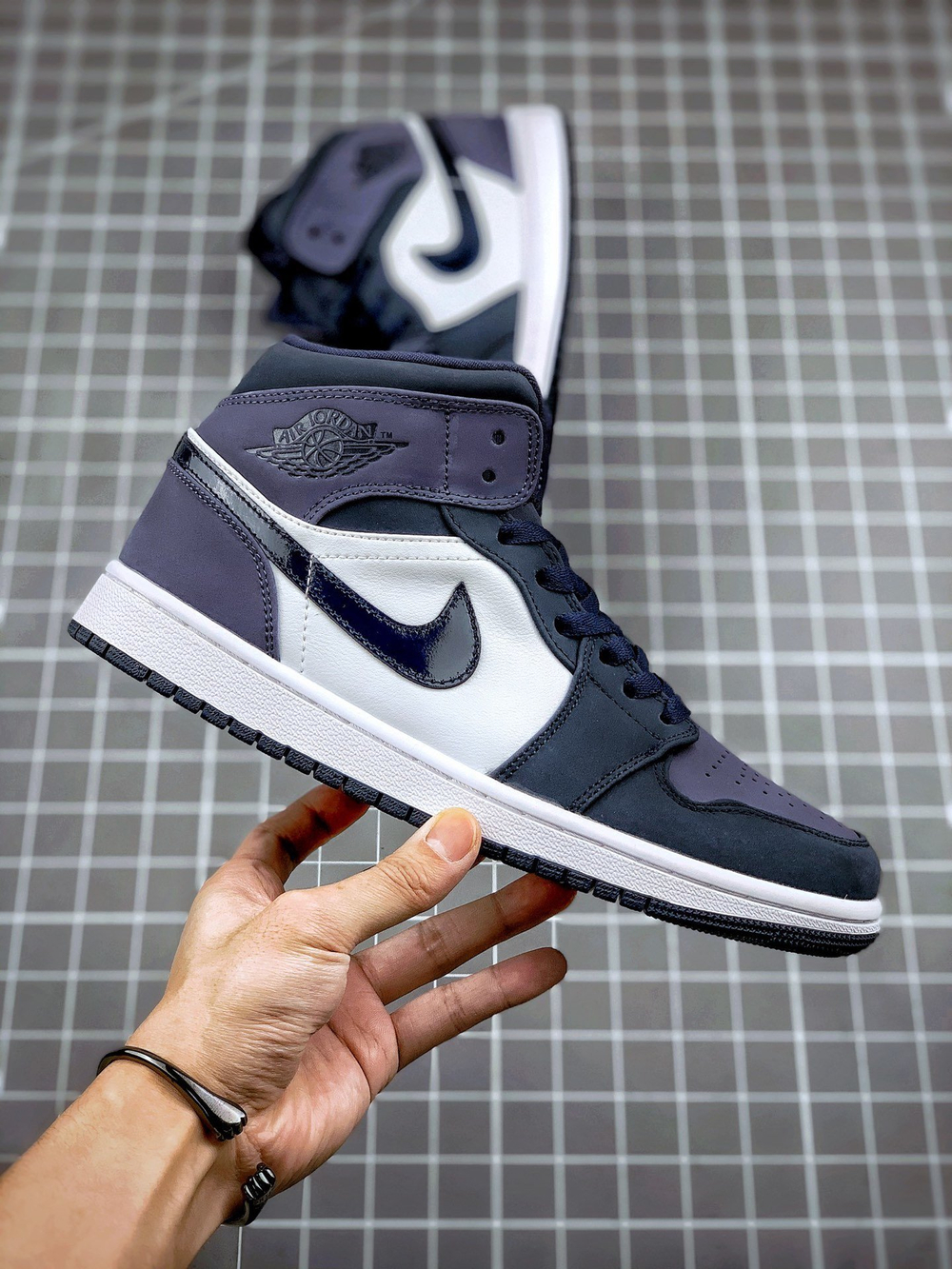 AIR JORDAN 1 MID OBSIDIAN/SANDED PURPLE-WHITE