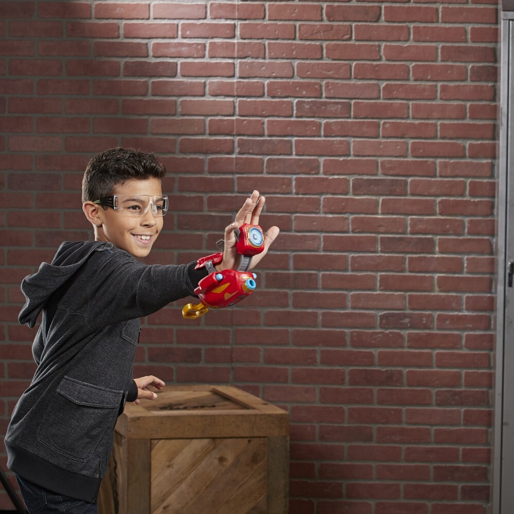 Hasbro Nerf Avengers - Рукавица Железного Человека с пусковой установкой Power Moves + 3 дротика / артикул   E7376  / GTIN 5010993665471