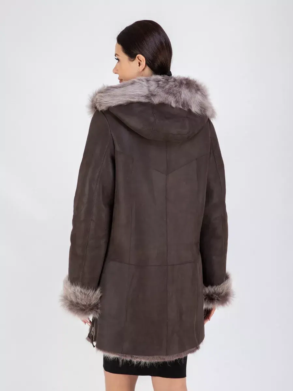 Дубленка натуральная с капюшоном зимняя