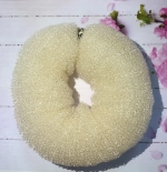 Заколка-валик для создания пучка на кнопке, цвет белый (лейбл Стиль в деталях)