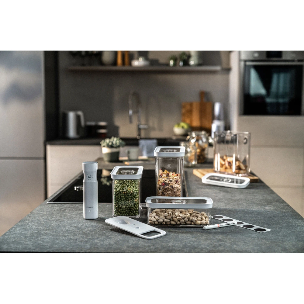 Zwilling Пластиковый контейнер Fresh & Save Cube M 700 мл серый EAN 4009839663802