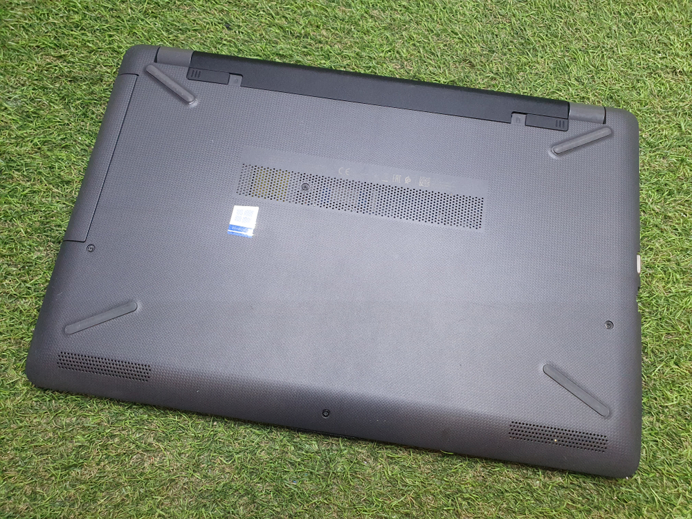 Ноутбук HP i3-7/4Gb/FHD/250 G6 4LT08EA