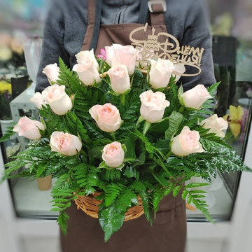 Корзина с 25 розовыми розами