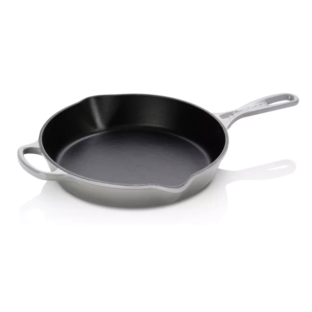 Le Creuset - Сковорода чугунная 26см Mist Grey / артикул   20187265410422  / GTIN 024147284505