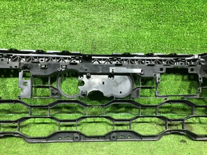 Кронштейн решетки радиатора Audi RS Q8 (2020-н.в.)