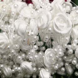 Бусы на леске с розочкой (Белый)