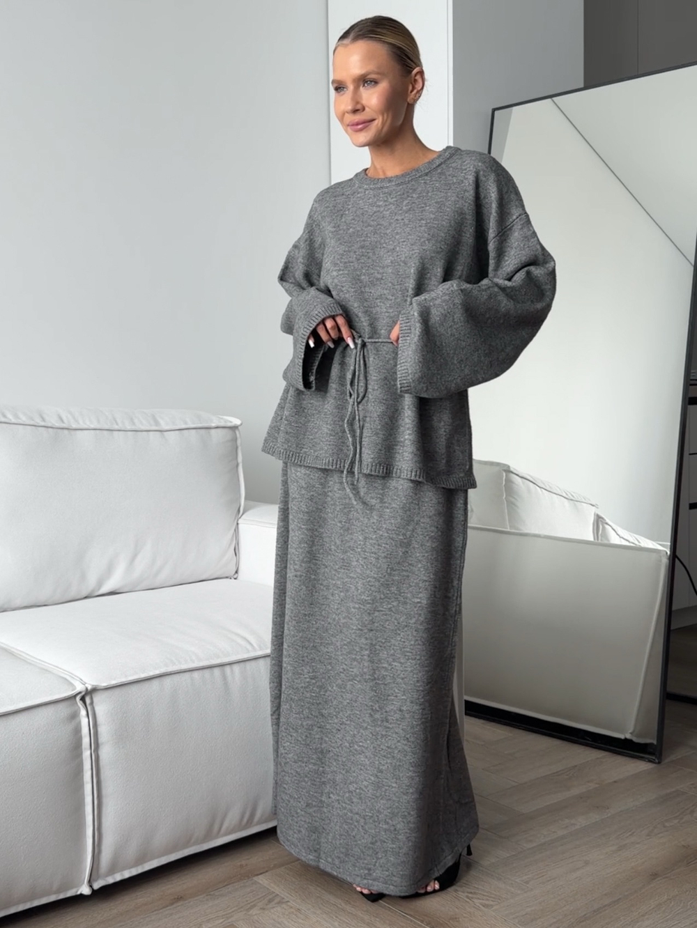 Комплект вязаный, свитер с завязкой и юбка