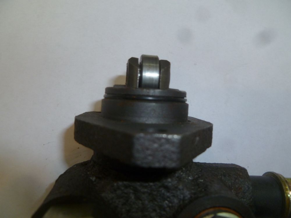 Насос ручной подкачки топлива Ricardo R6105 (фланец 50х66 мм,правый)/Hand Primer pump,S11/P2208A