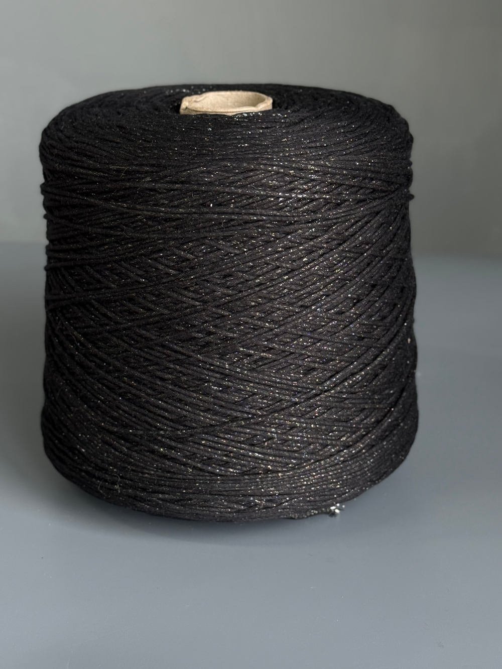 Пряжа Industria Italiana Filati DARLING (64% органичнский хлопок, 20% па, 16% люрекс), 220м/100 гр, чрный с серебряно-золотым люрексом