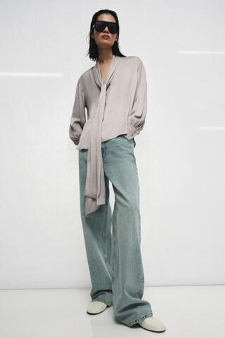 ZARA БЛУЗА С V-ОБРАЗНЫМ ВЫРЕЗОМ И ЗАВЯЗКАМИ — ZW COLLECTION, ЖЕМЧУЖНО-СЕРЫЙ