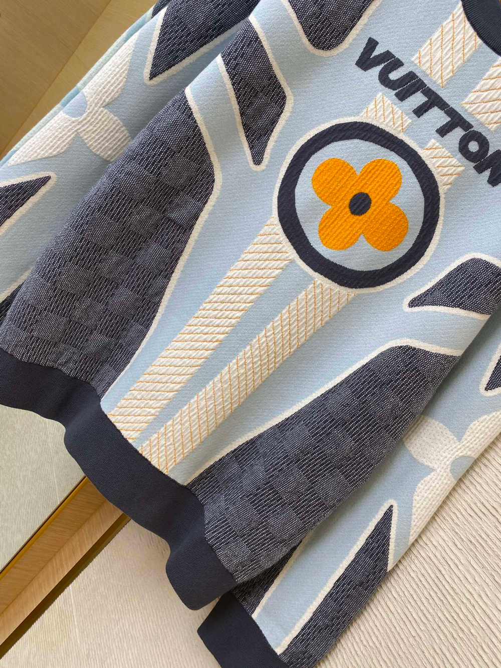 Louis Vuitton Sweatshirt