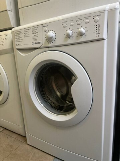 Стиральная машина Indesit IWSC5105 б/у фронтальная 5 кг 1000 об/мин