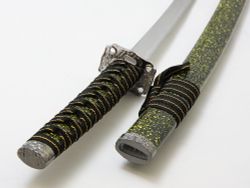 Armas Del Mundo Меч самурайский. Ножны черные с желтым крапом, цуба серебро