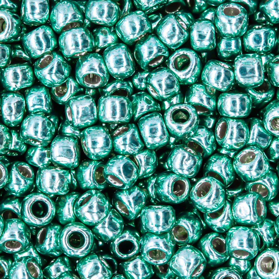 Японский бисер TOHO Round 8/0 (№PF561), непрозрачный глянцевый с металлическим блеском