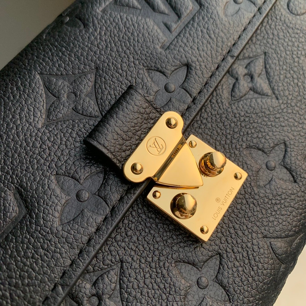 Louis Vuitton Sarah Wallet