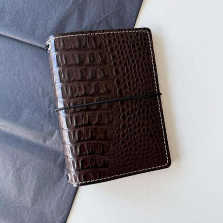 Обложка мидори А6 на резинке, шоколад кайман + олива гладкая