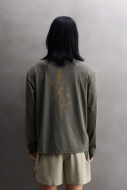 ZARA ФУТБОЛКА С ДЛИННЫМ РУКАВОМ И ГРАФИЧЕСКИМ ПРИНТОМ, МЯГКИЙ СЕРЫЙ