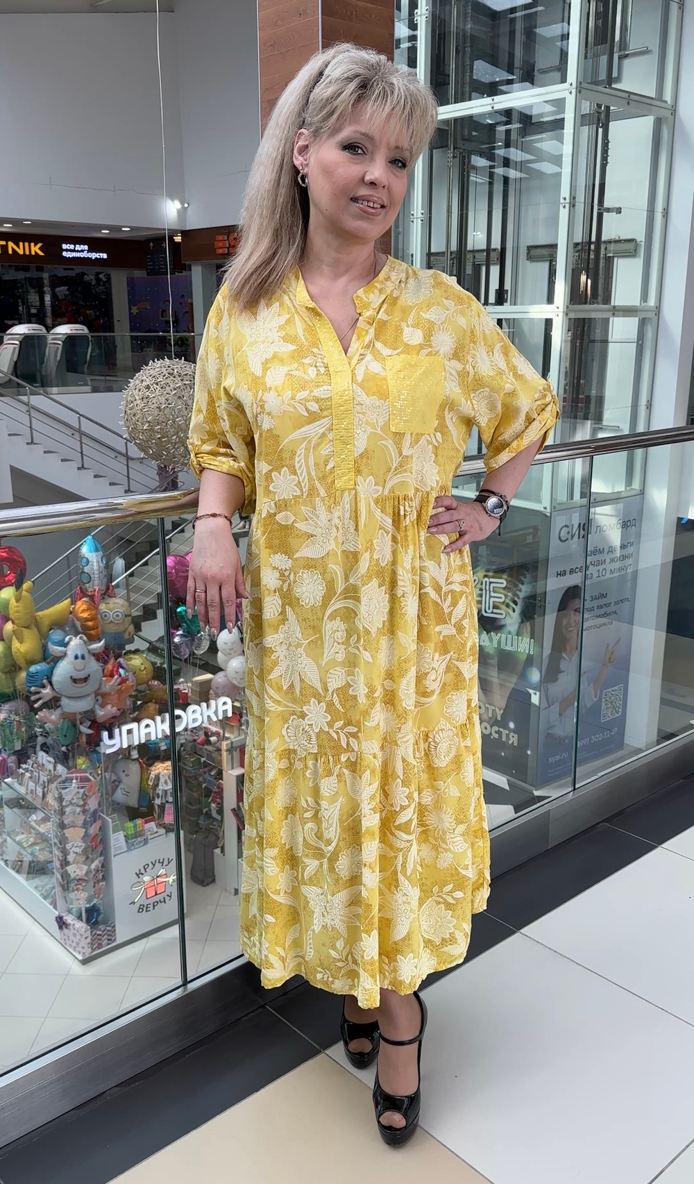 Итальянское цветное платье с пайетками на кармашке