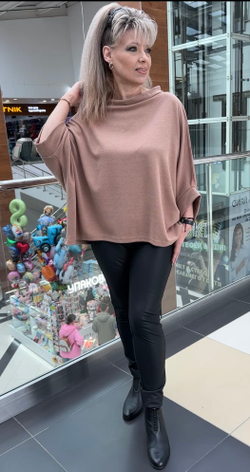 Нарядный блузон-туника с вынутыми швами