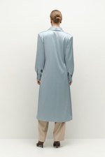 Платье на запах с подплечниками