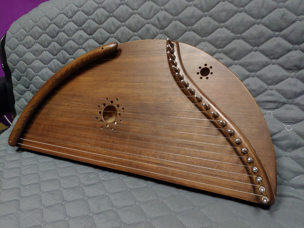 Гусли шлемовидные 20 струн с подлокотником