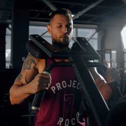 E7010 Голень стоя. Стек 80 кг