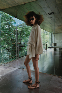 ZARA БЛУЗА ИЗ НАТУРАЛЬНОЙ ТКАНИ С КРУЖЕВОМ, СВЕТЛО-БЕЖЕВЫЙ