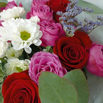 Букет роз и хризантемы Вера