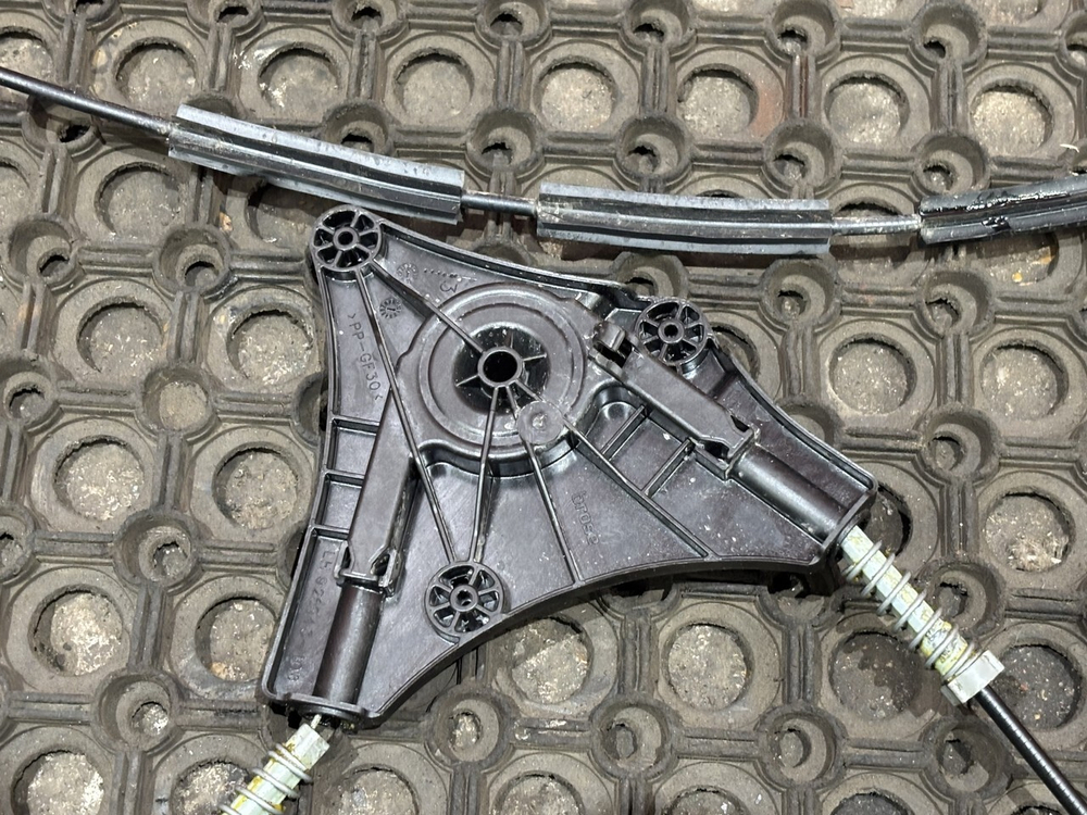 Стеклоподъемник двери левой